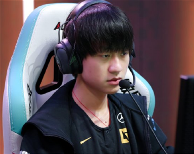 uzi比赛视频完整版高清